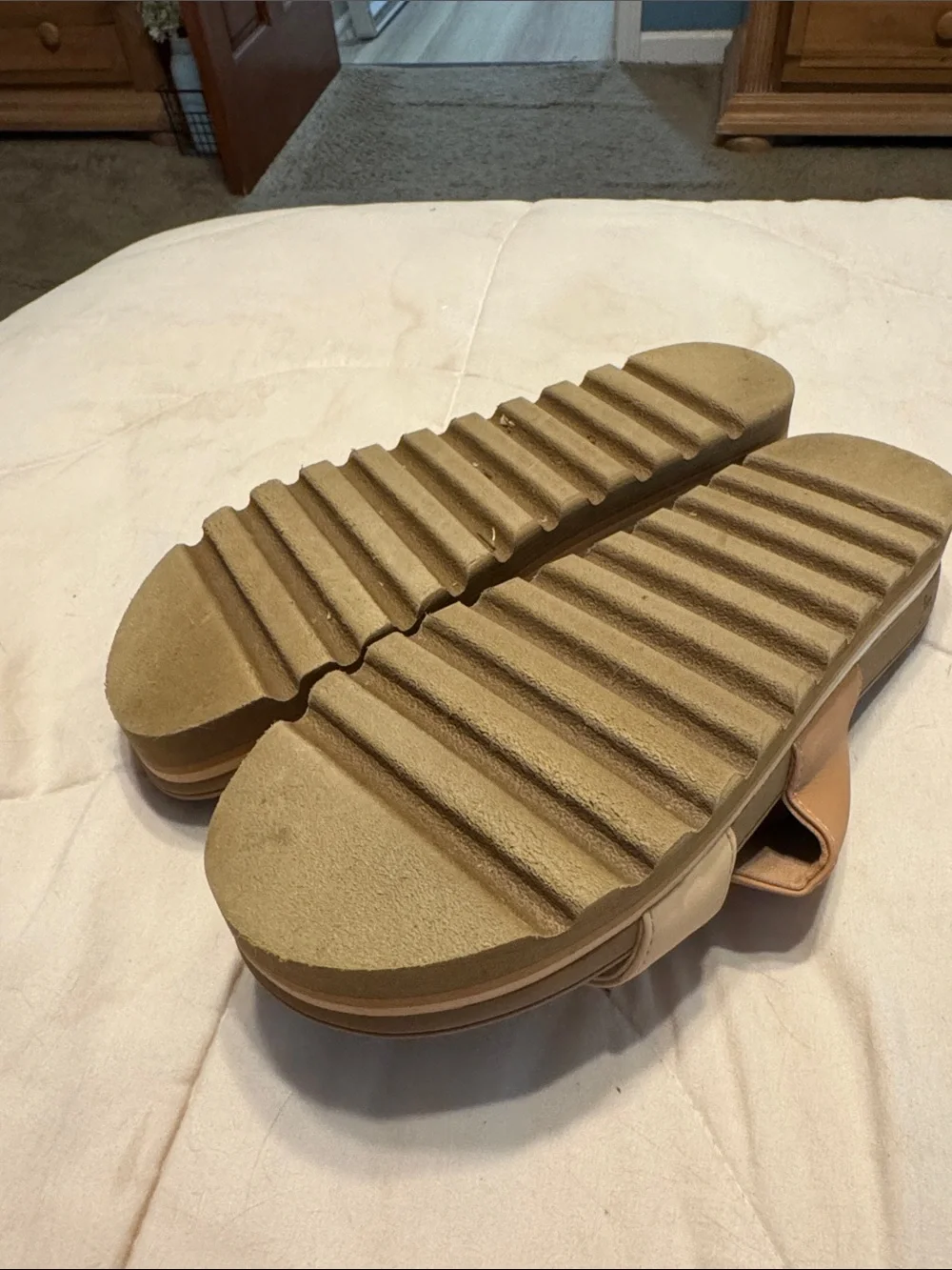 Reef cushion Vista Hi Sandals in Tan and Cream